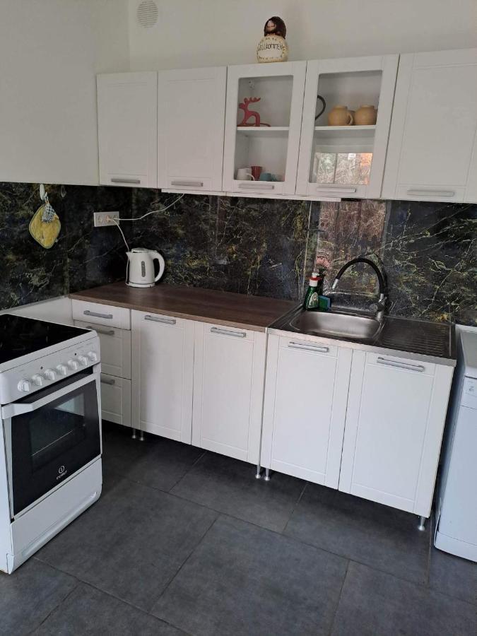 Suenfeszek Vendeghaz Apartment *