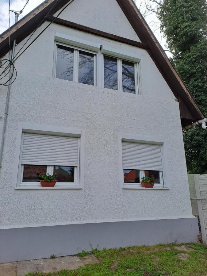 Suenfeszek Vendeghaz Apartment
